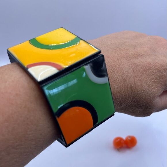 Colorful Geometric Lucite Bracelet and Orange Bead pierced earrings. - Picture 10 of 11